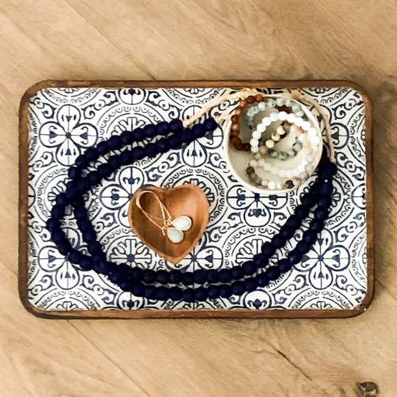 TLM MEDIUM ACACIA WOOD HEART SHAPED TRAYS (SIZE MEDIUM) one of a kind gift - Picture 3 of 3